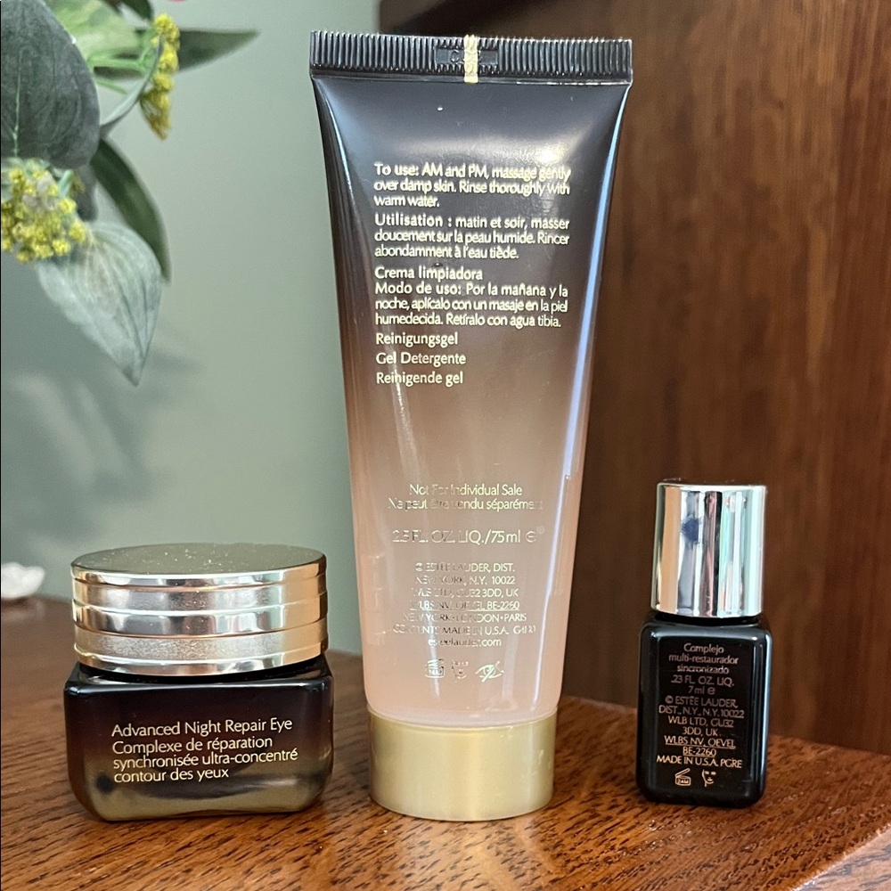 Estee Lauder Night Repair and Cleansing Set with sample Advanced Night Repair - Picture 2 of 2